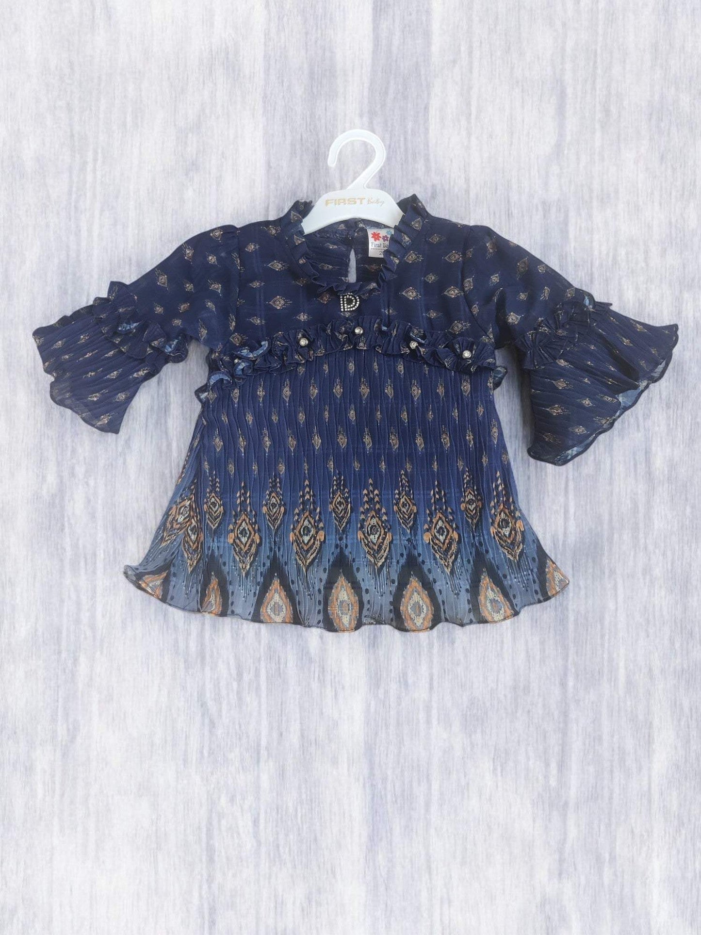 Stylish blue top and beige jeans set