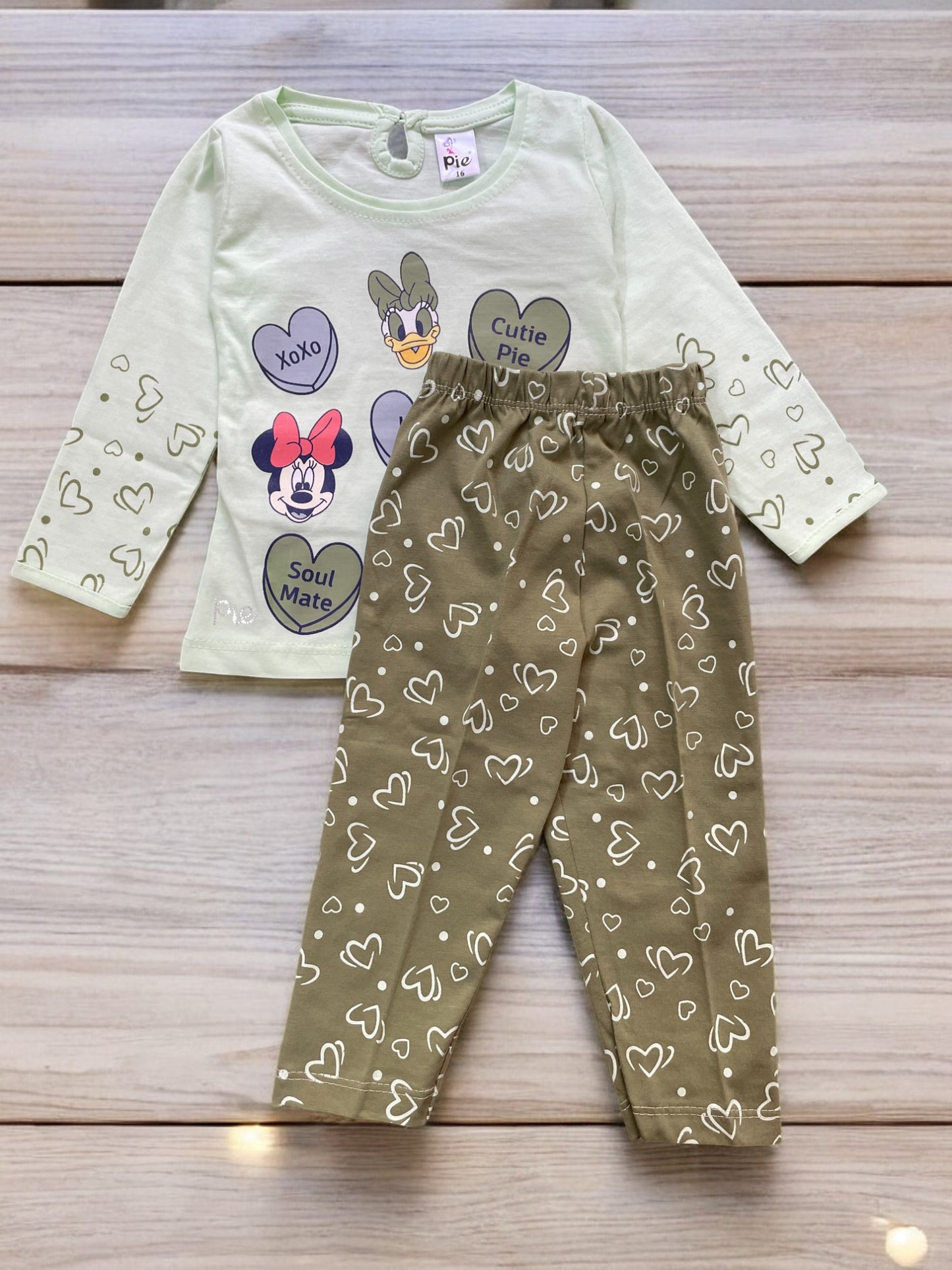 Adorable girls's Heart-Themed full sleeve top and pajama Set