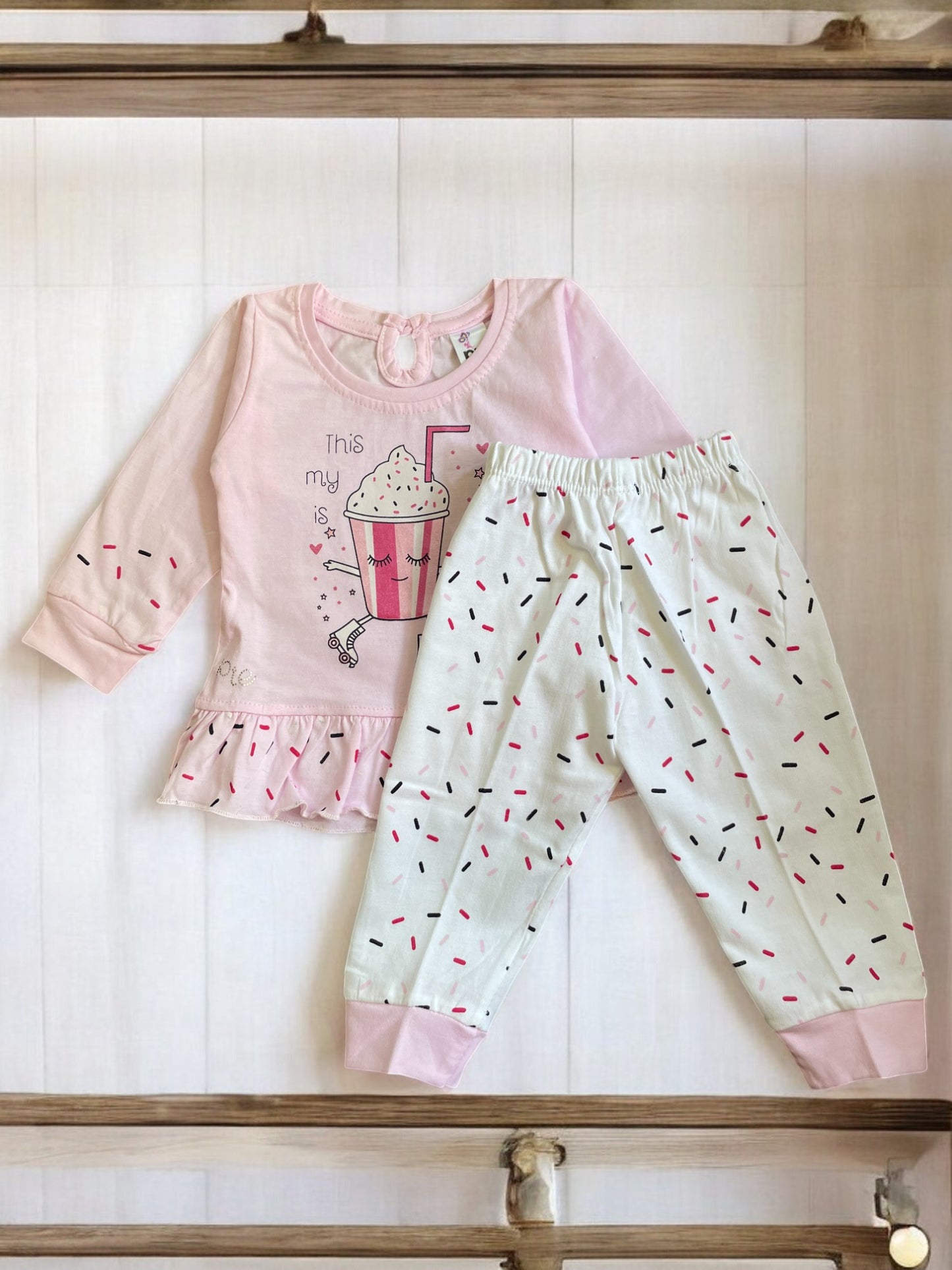 Adorable Cupcake-Themed Girls Pajama Set with Full Sleeve Top and Bottom