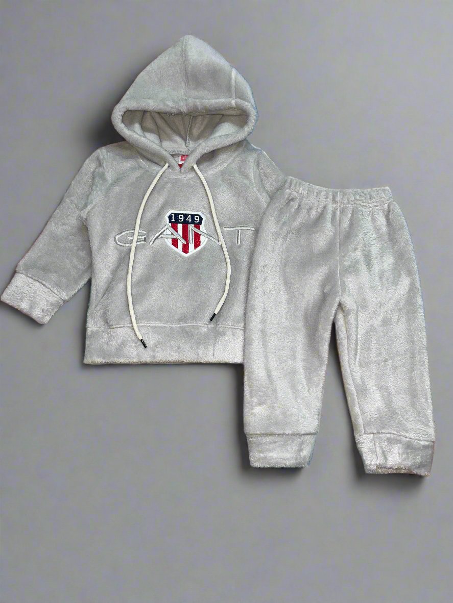 Stylish GANT Hoodie and Pants Set for Ultimate Comfort and Style