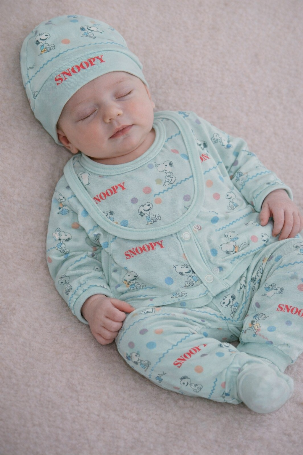 Adorable New Born Baby Clothing Set with Multicolor Patterns