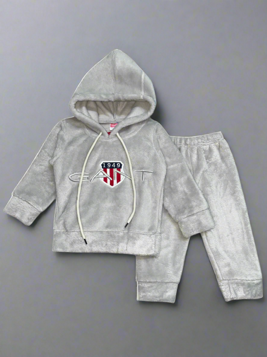 Stylish GANT Hoodie and Pants Set for Ultimate Comfort and Style